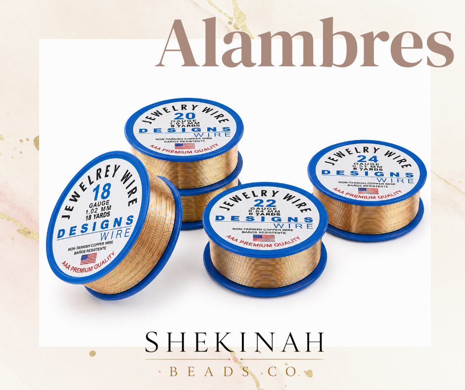 Carretes de alambre dorado para bisutería disponibles en calibres 18, 20, 22 y 24 para creación de accesorios y joyería artesanal.