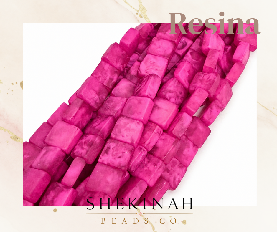 Beads cuadrados fucsia marmoleados de resina para collares, pulseras y bisutería moderna.