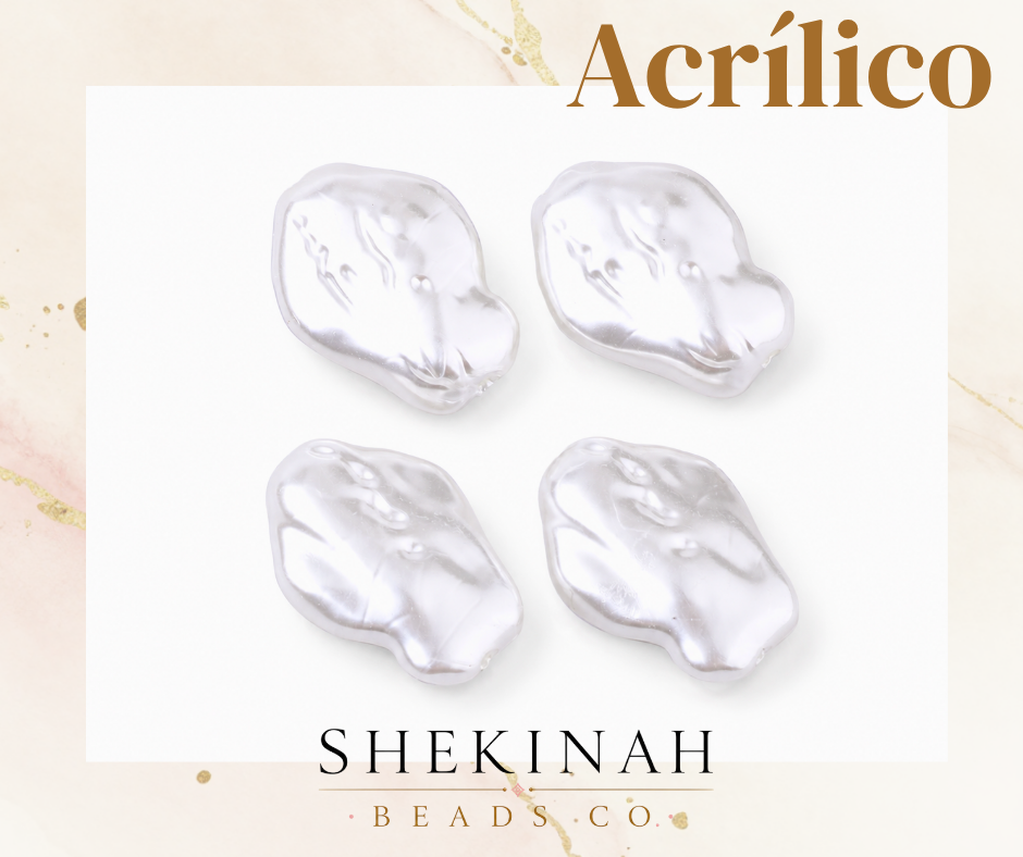 Beads blancos estilo perla con forma irregular y acabado perlado para bisutería.