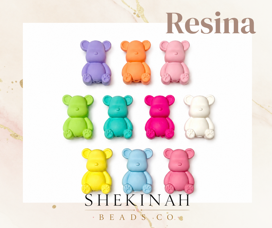 Beads en forma de osito de resina mate en colores variados para bisutería y accesorios personalizados.
