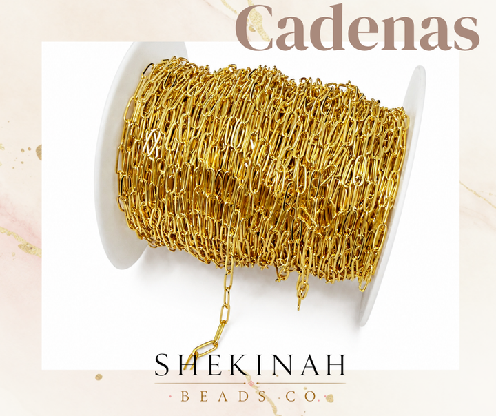 Cadena dorada tipo paperclip con eslabones alargados para collares, pulseras y accesorios de bisutería.