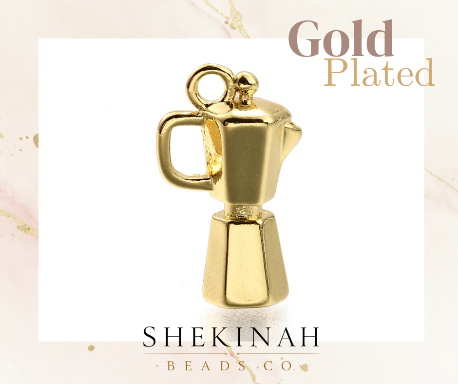 Charm cafetera dorada estilo gold plated para bisutería y accesorios personalizados