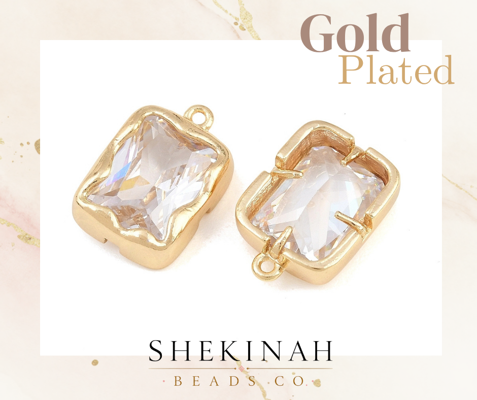 Dije cuadrado estilo cristal con borde dorado gold plated para bisutería.