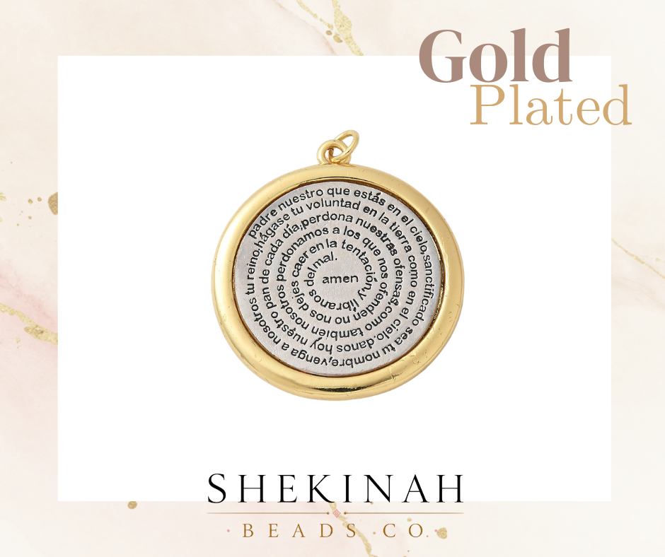 Dije redondo dorado estilo gold plated con oración Padre Nuestro para bisutería