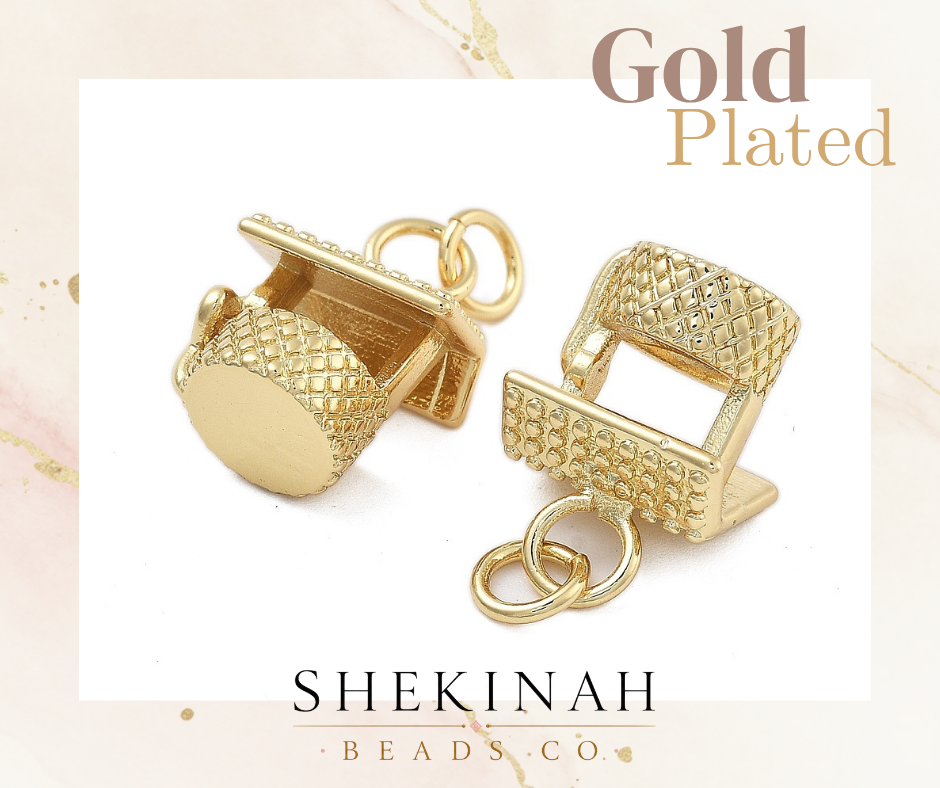 Dije dorado en forma de pozo estilo gold plated para bisutería cristiana inspirado en el agua viva.
