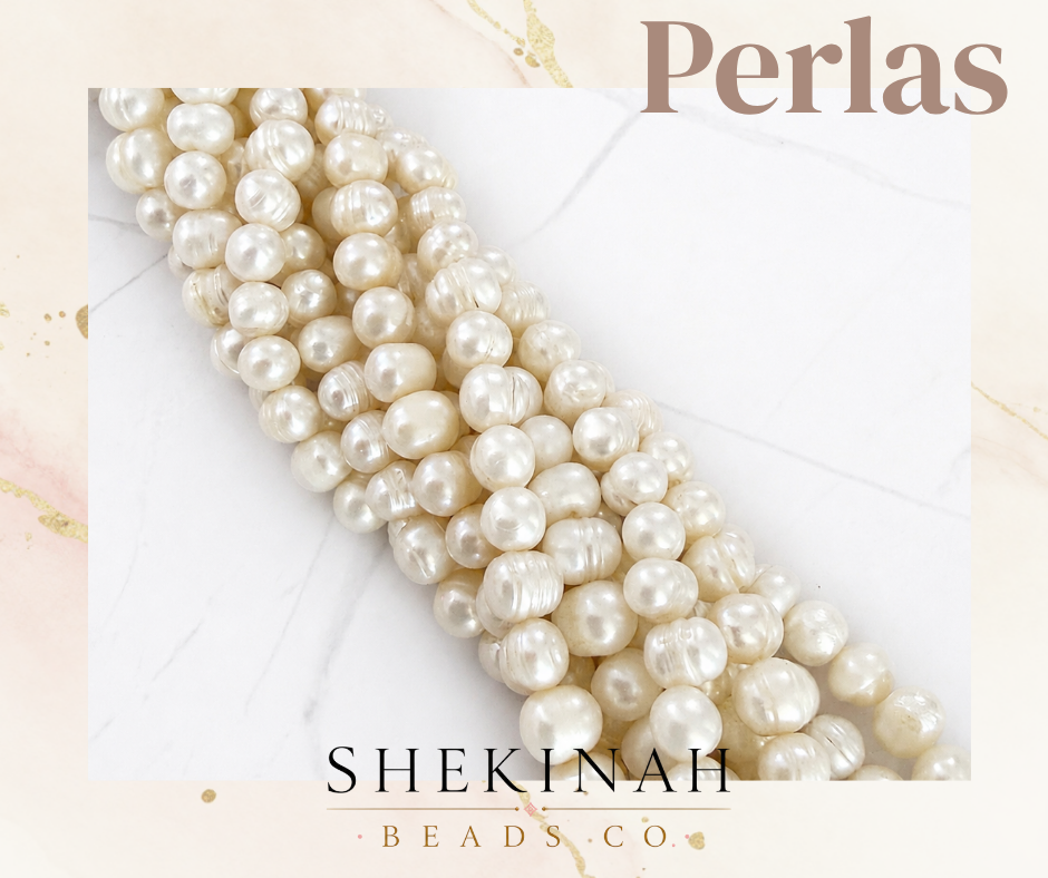 Tiras de perlas tono marfil estilo barroco para crear collares, pulseras y accesorios elegantes.