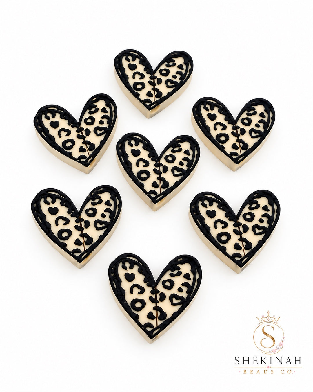 Charm 3D corazón animal print crema