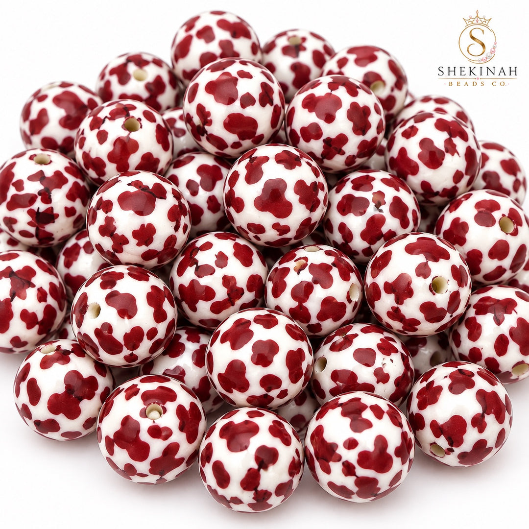 Cow Print Bubble Gum Beads 20 mm blancos con estampado rojo - Shekinah Beads Co.