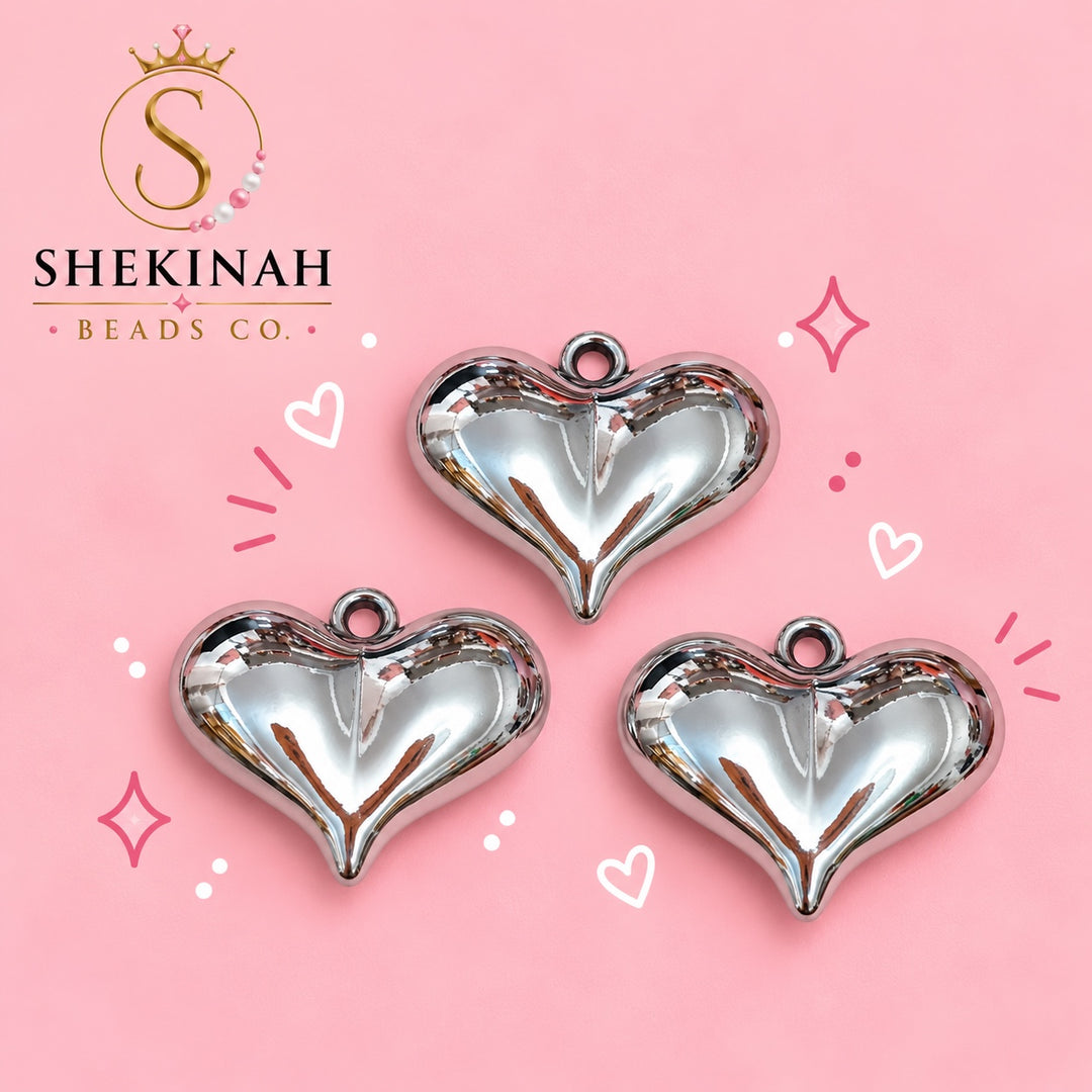 Dije corazón acrílico CCB silver con acabado metálico brillante