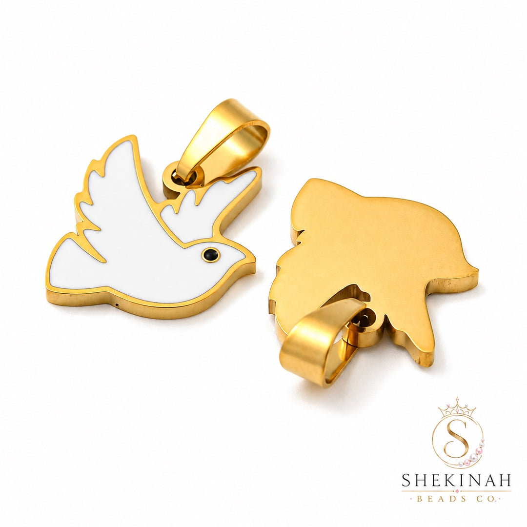 Dije de paloma esmaltada blanca en stainless steel dorado para bisutería de fe