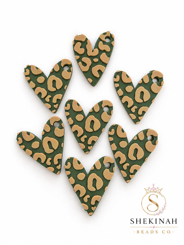Wild Heart 3D Print corazón verde con animal print dorado - Shekinah Beads Co.